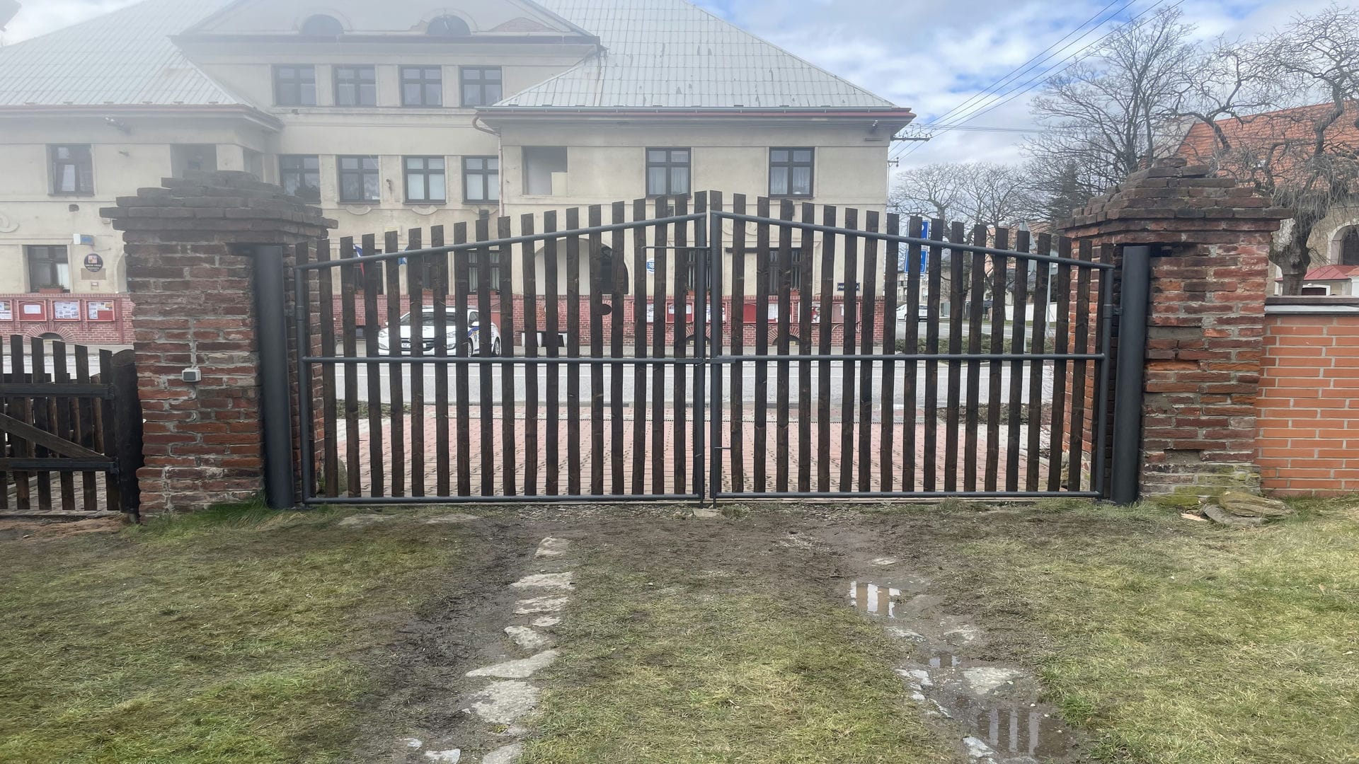 Obrázek 2 / Dřevěné ploty - strojně frézované   - realizace Opatovice nad Labem 03-2023